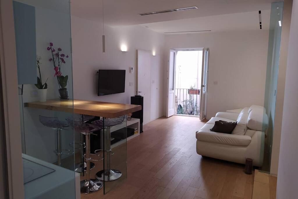 Casa Bianca - Luxury With Balcony In The City Centre Taormina Exterior photo